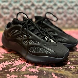 Men's ADIDAS Yeezy 700 V3 'Dark Glow Sz 7